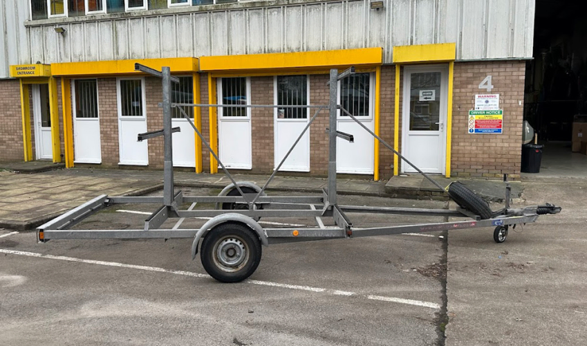 Motiv MC2B Braked 750kg kayak trailer